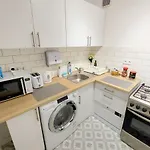 Aweshome - 3 Bedrooms And Free Parking Debrecen