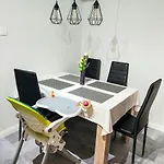 Aweshome - 3 Bedrooms And Free Parking Appartement *