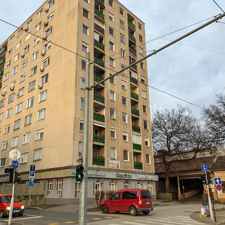 Aweshome City Apartment - City Center, 3 Bedrooms, Free Parking, Shopping Malls *