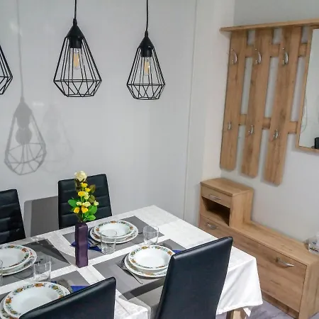 Aweshome - 3 Bedrooms And Free Parking 데브레첸