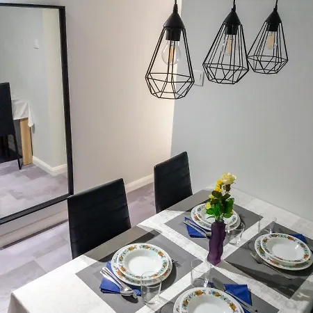 Aweshome - Center, 3 Bedrooms, Free Parking, Shopping Malls Apartman