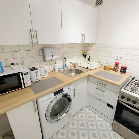 Aweshome - 3 Bedrooms And Free Parking 데브레첸
