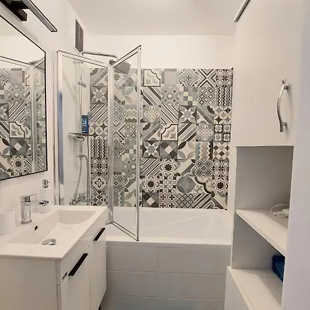 Aweshome - Center, 3 Bedrooms, Free Parking, Shopping Malls