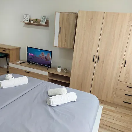 Aweshome - 3 Bedrooms And Free Parking شقة ديبريتْسين