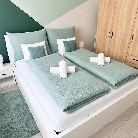 Aweshome - Center, 3 Bedrooms, Free Parking, Shopping Malls *