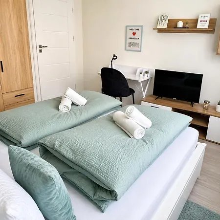 Aweshome City Apartment - City Center, 3 Bedrooms, Free Parking, Shopping Malls Apartmán Debrecín