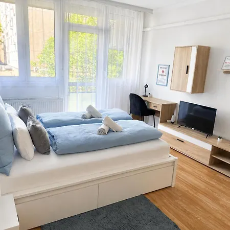 Aweshome - Center, 3 Bedrooms, Free Parking, Shopping Malls