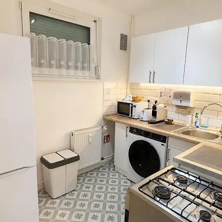 Aweshome - Center, 3 Bedrooms, Free Parking, Shopping Malls Debrecen