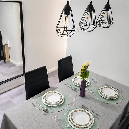 Aweshome - Center, 3 Bedrooms, Free Parking, Shopping Malls